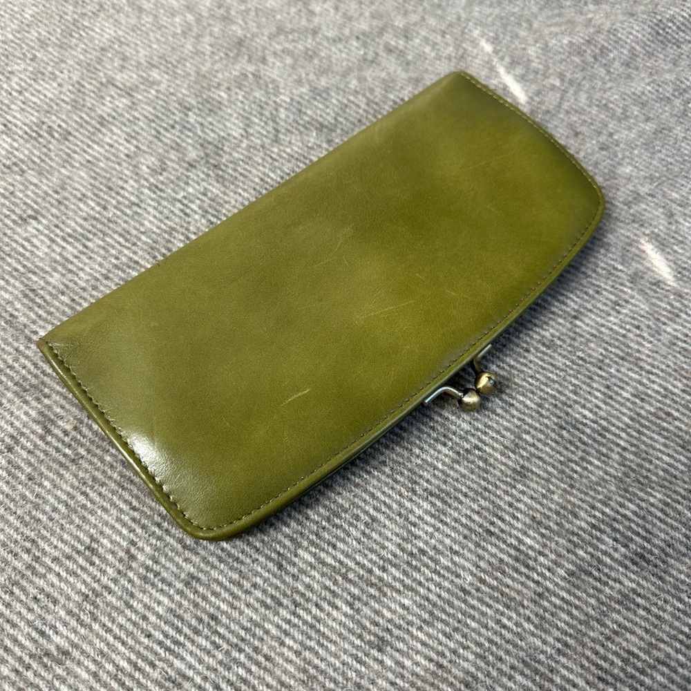Hobo green leather kisslock clutch bag wallet EUC